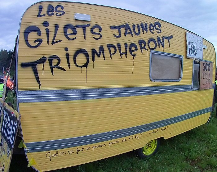 gilets jaunes caravane