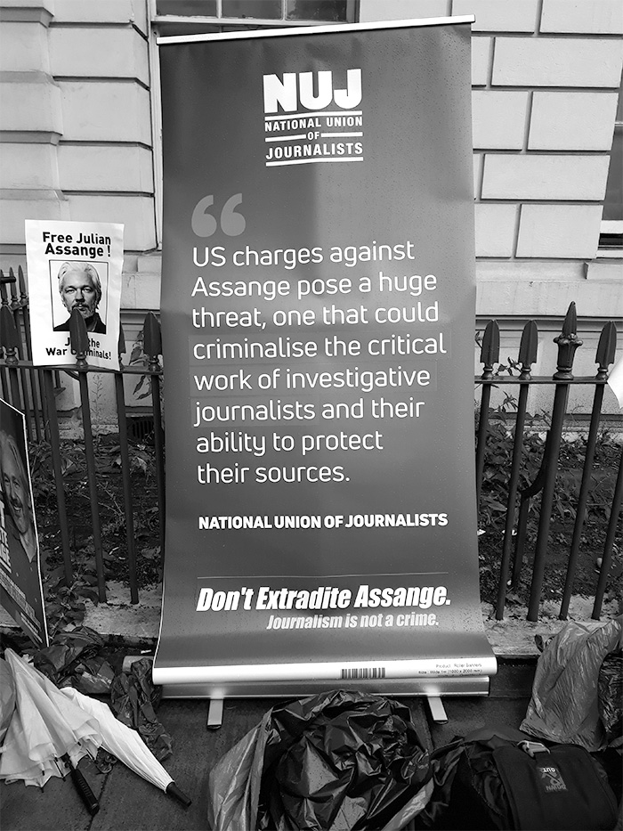 julian assange 2019 01