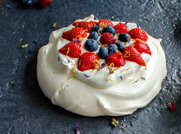 pavlova fruits rouges