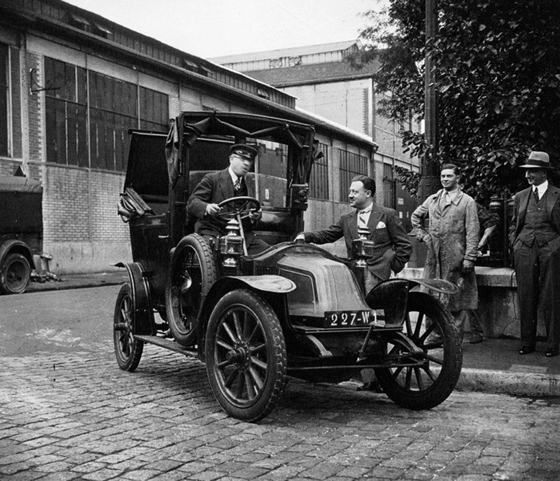 taxi renault ag1 noir et blanc