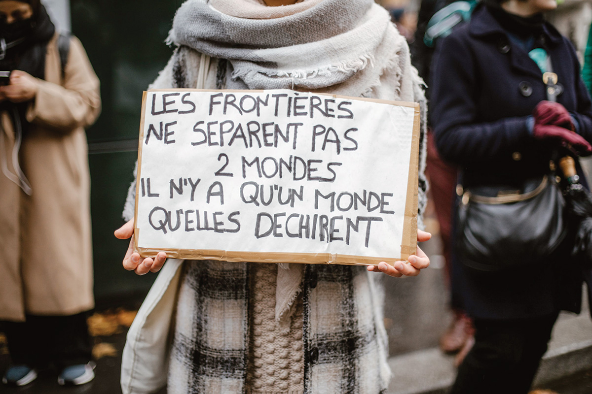 Chroniques d'exils : Les femmes premières victimes des politiques migratoires